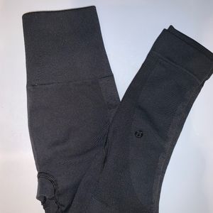 LULULEMON WOMANS BLACK LEGGINGS SIZE 2